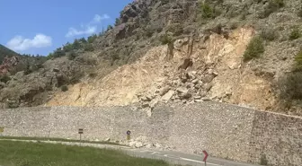 Torul'da Heyelan Nedeniyle Yol Ulaşıma Kapandı
