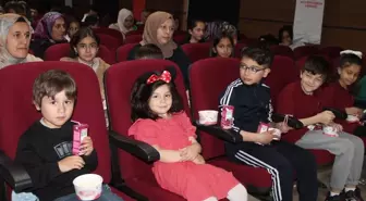 Hakkari'de 'Aile Yılı' Kapsamında Sinema Etkinliği Düzenlendi