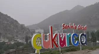 Hakkari Çukurca'da Toz Taşınımı ve Şiddetli Rüzgar Hayatı Olumsuz Etkiliyor