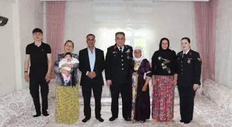 Hakkari İl Jandarma Komutanı Çarıkcıoğlu, şehit annelerini ziyaret etti