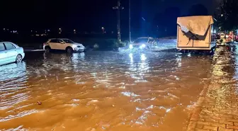 Dörtyol'da Sağanak ve Dolu Yağışı Ulaşımı Olumsuz Etkiledi