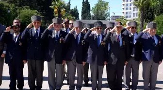 Hava şehitleri, Edirnekapı Şehitliği'nde anıldı