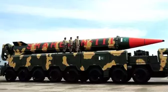 Pakistan, Hindistan'a Karşı Hava Saldırılarına Yanıt Verdi