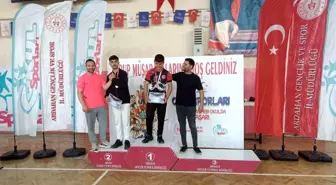 Horasanlı Öğrenciler Bilek Güreşi Bölge Şampiyonasında Başarı Elde Etti