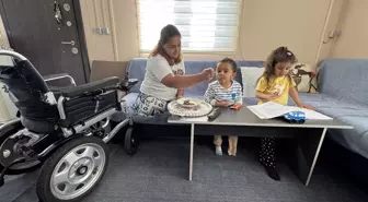 Depremde Ailesini Kaybeden Anne, İki Engelli Çocuğuna Fedakarca Bakıyor