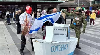 Stockholm'de İsrail'in Gazze Saldırılarına Karşı Protesto