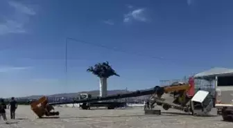 CHP Mitingi İçin Kurulan Sahne Çalışmalarında Vinç Kazası