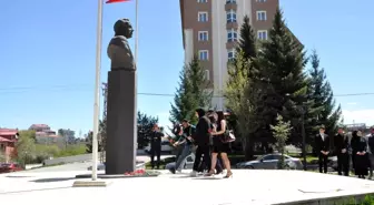 Azerbaycan'ın Kurucu Lideri Haydar Aliyev 102. Doğum Gününde Anıldı