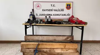 Kayseri'de Kaçak Kazı Yapan 4 Şüpheli Suçüstü Yakalandı