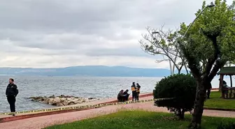 Karamürsel'de Sahilde Erkek Cesedi Bulundu