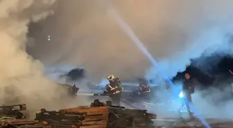Gebze'de Palet Deposunda Yangın