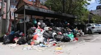 Priştine'de Atık Yönetimi Grevi: Sokaklar Çöp Yığınlarıyla Dolduruldu