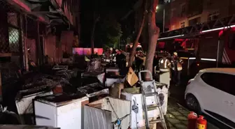 Küçükçekmece'de Beyaz Eşya Deposu Yangını