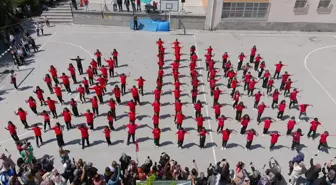 Kütahya'da 100'den fazla öğrenci harmandalı oynadı