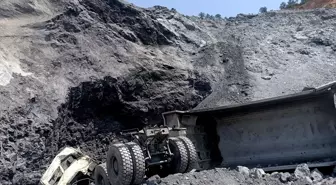 Kütahya'da Hafriyat Kamyonu Devrildi: Sürücü Hayatını Kaybetti