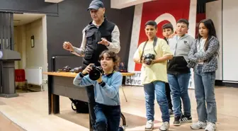 Altıntaş'ta Öğrencilere Temel Fotoğrafçılık Eğitimi