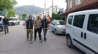Manisa'da Park Halindeki Araçlara Zarar Veren Şüpheli Yakalandı