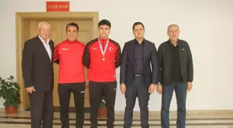 Milli Güreşçi Ebubekir Sadık Ergüt Zara'da