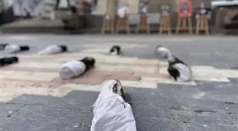 Öğretim görevlisinden Ankara'da kefenli Gazze protestosu
