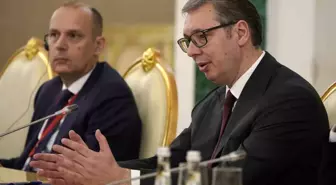 Putin ve Vucic Zafer Günü Kutlamalarında Bir Araya Geldi