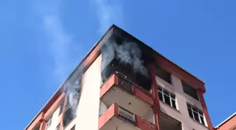 Rize'deki Riskli Apartmanda Yangın Çıktı