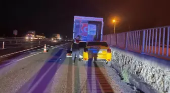 Sakarya'da Taksinin Kamyonete Çarpması Sonucu Kaza: 1 Ölü, 1 Yaralı