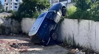 Samsun'da İstinat Duvarından Düşen Cipte 2 Kişi Yaralandı