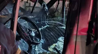 Samsun'da Park Halindeki Kamyonet Yandı