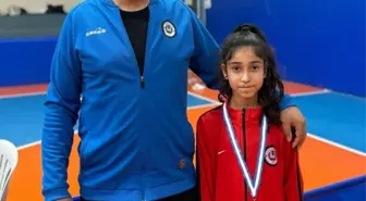 Zeynep Ela Öztürk, Karate Turnuvasında Bölge Birincisi Oldu
