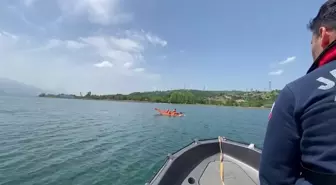 Sapanca Gölü'nde Pedallı Kano Alabora Oldu, Gençler Kurtarıldı