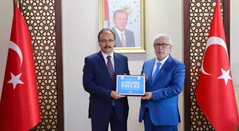 Siirt Valisi Kemal Kızılkaya, Kurbanını Vekaletle Bağışladı