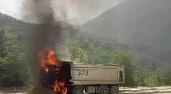 Sinop'ta Hafriyat Kamyonu Yandı