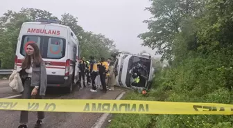 Sinop'ta Öğrenci Otobüsü ile Otomobil Çarpıştı: 18 Yaralı