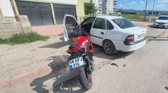 Şarkışla'da Motosiklet ve Otomobil Çarpıştı: 2 Yaralı