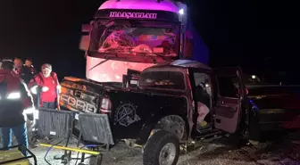 Sivas'ta Tır ile Pikap Çarpıştı: 1 Ölü