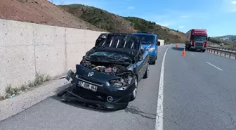 Sivas'ta İki Ayrı Trafik Kazasında 4 Kişi Yaralandı