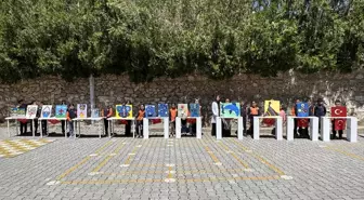 Toplanan mavi kapaklar öğrencilerin emeğiyle Anneler Günü hediyesi oldu
