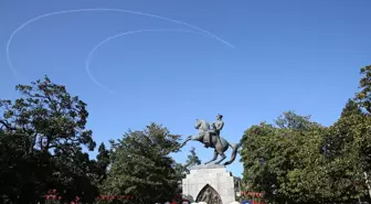 Türk Yıldızları ve SOLOTÜRK'ten Samsun'da Kutlama Gösterisi