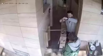 Manisa'da Kafe Sahibi İçinde Altın Bulunan Keseyi Polise Teslim Etti