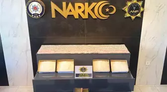 Ağrı'da Yolcu Otobüsünde Uyuşturucu Operasyonu: 8 Kilo Metamfetamin Ele Geçirildi