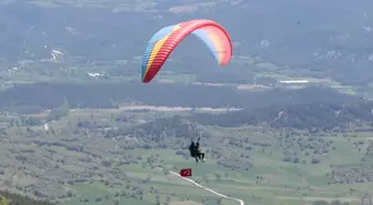Bolu Abant'ta 19 Mayıs Kutlaması: Yamaç Paraşütü Gökyüzünde