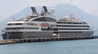 Fransa Bayraklı Kruvaziyer Alanya'ya Geldi