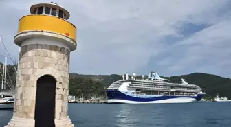 Bahamalar Bayraklı Marella Discovery 2 Kruvaziyeri Marmaris'e Geldi