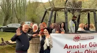 Aksaray'da Anneler Günü Sıcak Hava Balonu ile Kutlandı