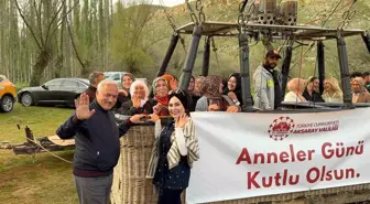 Aksaray'da Anneler Günü Sıcak Hava Balonu ile Kutlandı