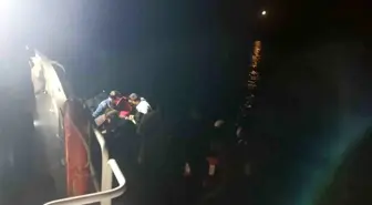 Ayvalık'ta 43 Düzensiz Göçmen ve 2 Türk Vatandaşı Yakalandı