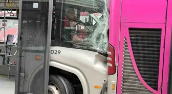 Beylikdüzü'nde Metrobüs Kazası: 1 Ölü, 20 Yaralı