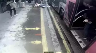 Beylikdüzü'nde Metrobüs Kazası: 1 Ölü, 20 Yaralı