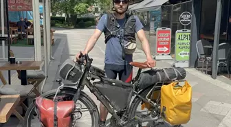 Fransız bisiklet tutkunu Arthur Leıre, 4 bin kilometre pedal çevirerek Yalova'ya ulaştı