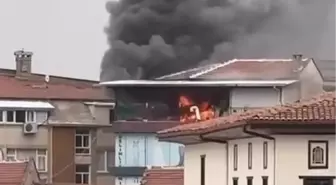 Bursa'da İş Merkezinin Çatı Katında Yangın Çıktı